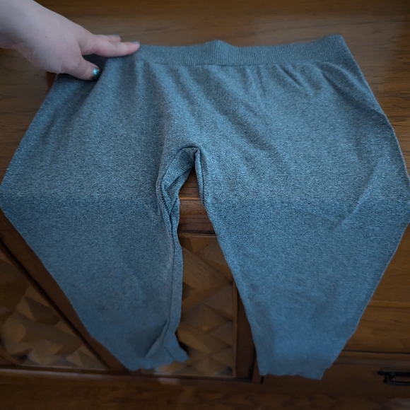 Leggings s/m pair of grey an black spandex - Picture 3 of 6